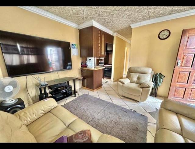 3 BEDROOM HOUSE FOR SALE IN CLAYVILLE